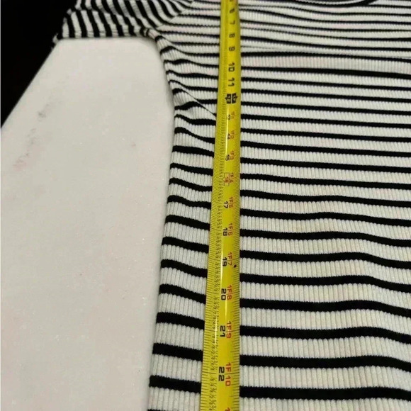 Karl Lagerfeld Paris women’s long sleeve black & white stripe sweater size S/P - Picture 7 of 7
